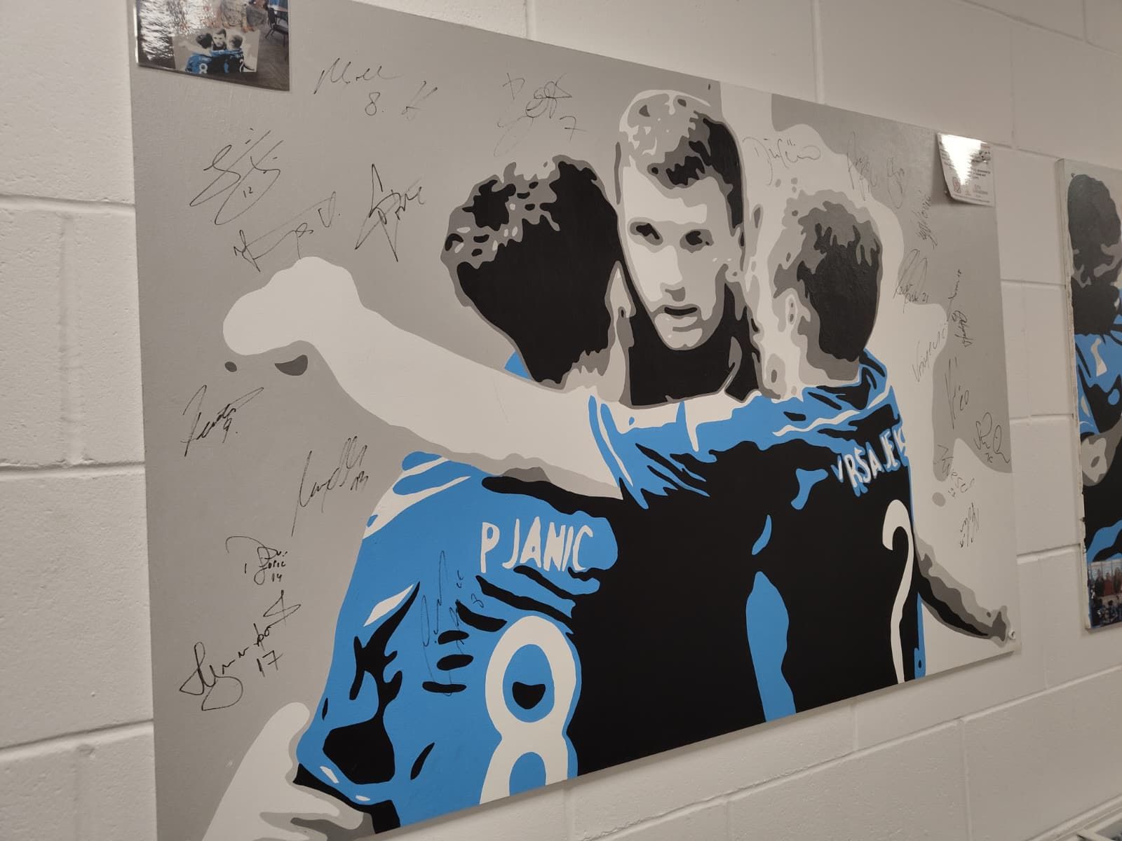 Zanimljiv detalj: Džeko, Pjanić i Vršajević na zidovima stadiona u Cardiffu!